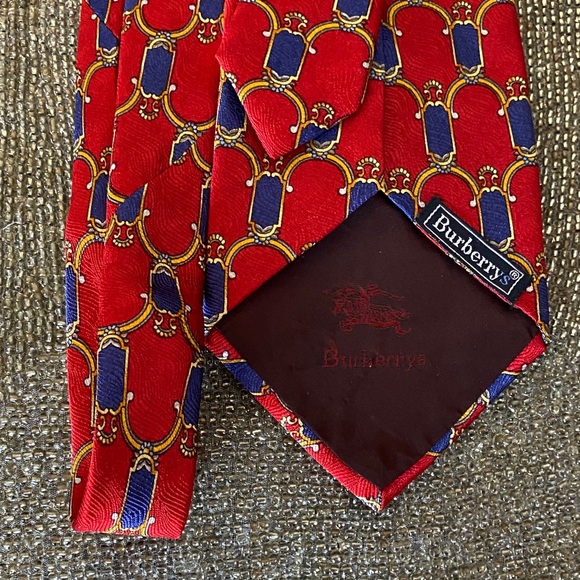 Burberry 💯 All Silk Luxurious Made in France Logo Timeless Tie